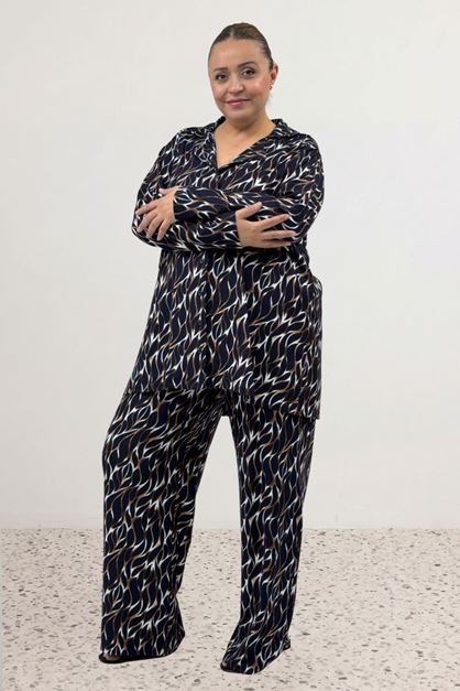 67811 Büyük Beden Boydan Düğmeli Desenli Süet Pijama Takımı - Laci-Vizon Desenli